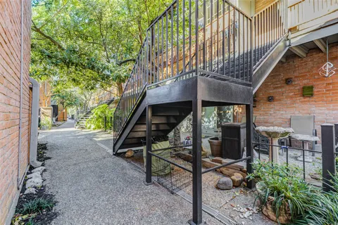 a view of an house with backyard and trees
