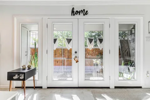 a view of front door with entryway