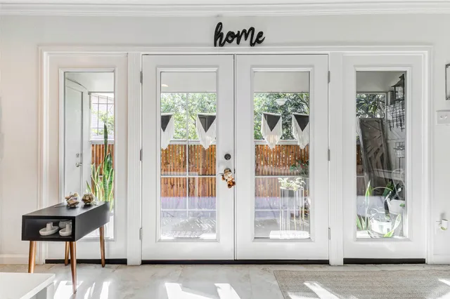 a view of front door with entryway