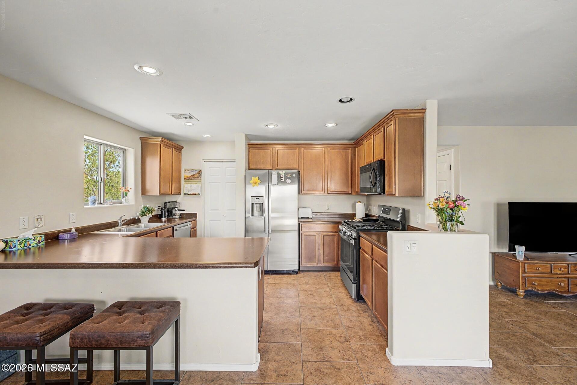 736 South Porter Routh Place Vail, AZ 85641 - Photo 10 of 33