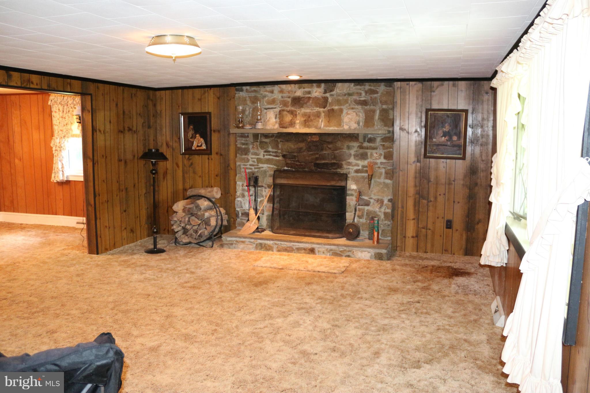 24726 Raven Rock Road Smithsburg, MD 21783 - Photo 18 of 30 Living Room