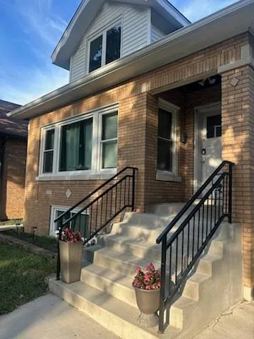 $319,900 | 3619 Gunderson Avenue, Berwyn, IL 60402
