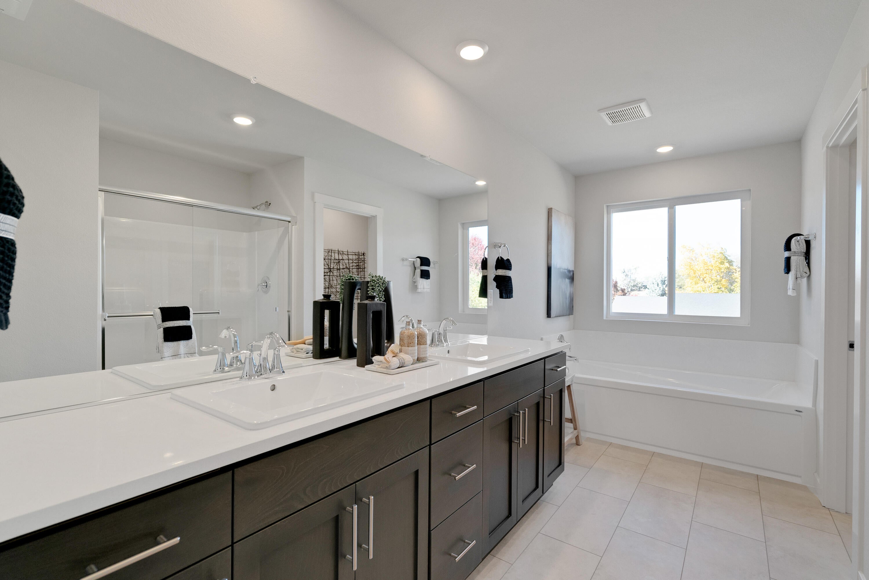 63293 Peale Street Bend, OR 97701 - Photo 9 of 19 POR_Acadia Pointe_Pic_Magnolia_OwnersBat