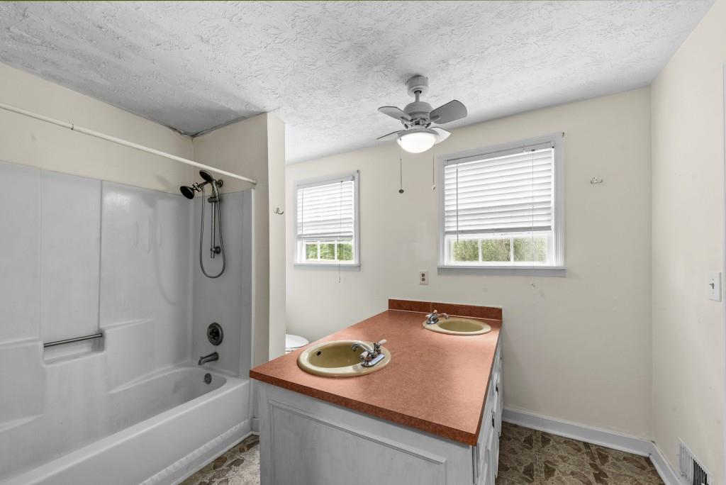 1047 Dixie Road Covington, GA 30014 - Photo 20 of 46 Gallery Image 20