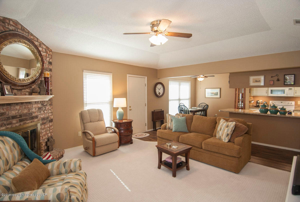 5311 Raindrop Lane Amarillo, TX 79110 - Photo 3 of 24 LIVING VIEW 2