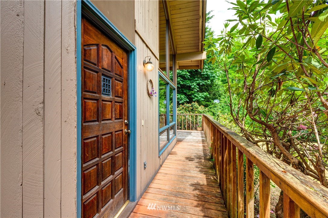 1309 Old Samish Road Bellingham, WA 98229 - Photo 20 of 40 a view of a balcony with wooden fence and potted plants