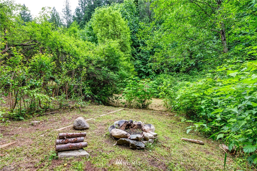 1309 Old Samish Road Bellingham, WA 98229 - Photo 27 of 40 a backyard of a house with lots of green space