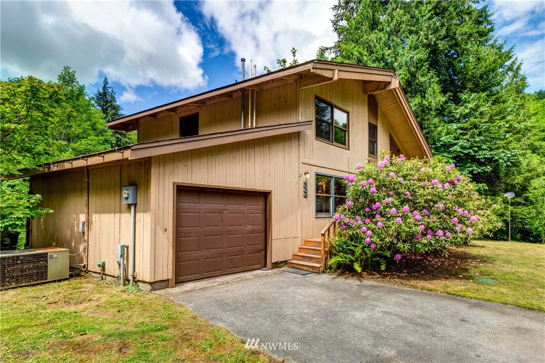 1309 Old Samish Road Bellingham, WA 98229 - Photo 30 of 40 a front view of a house with a yard