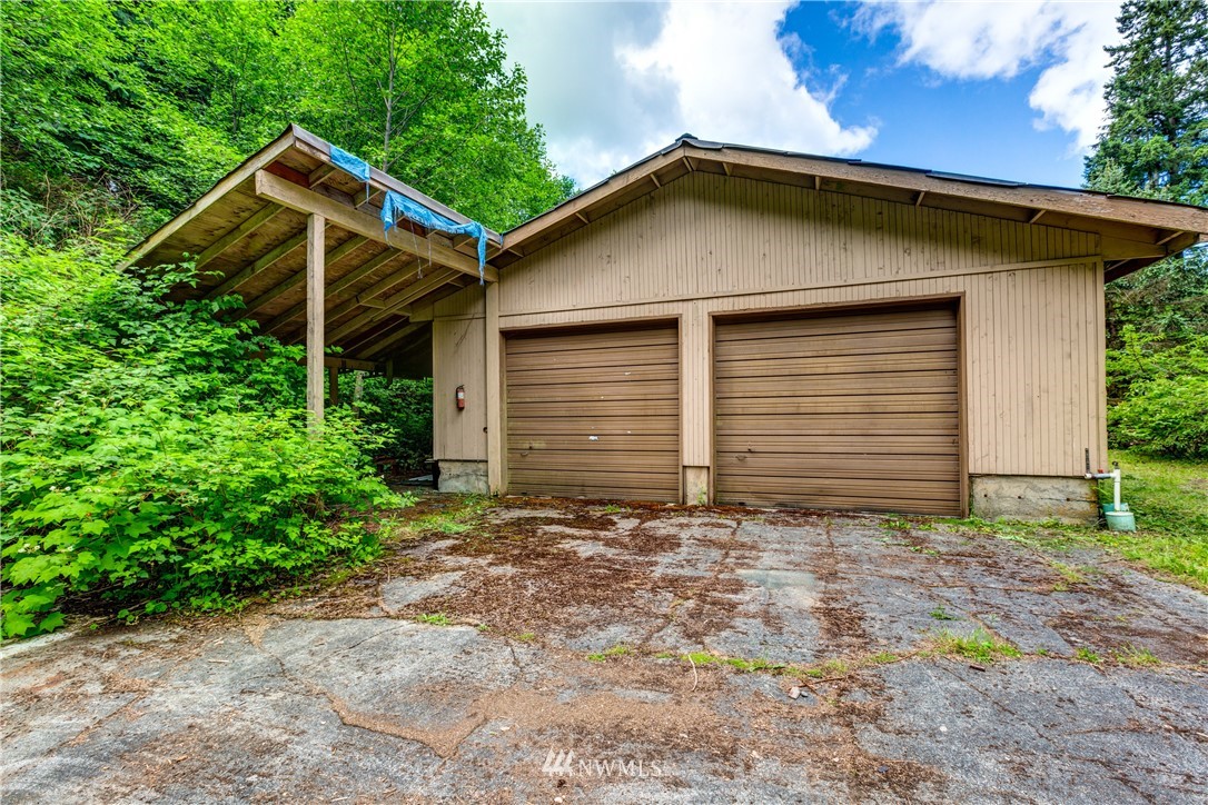 1309 Old Samish Road Bellingham, WA 98229 - Photo 35 of 40 a front view of a house with garden