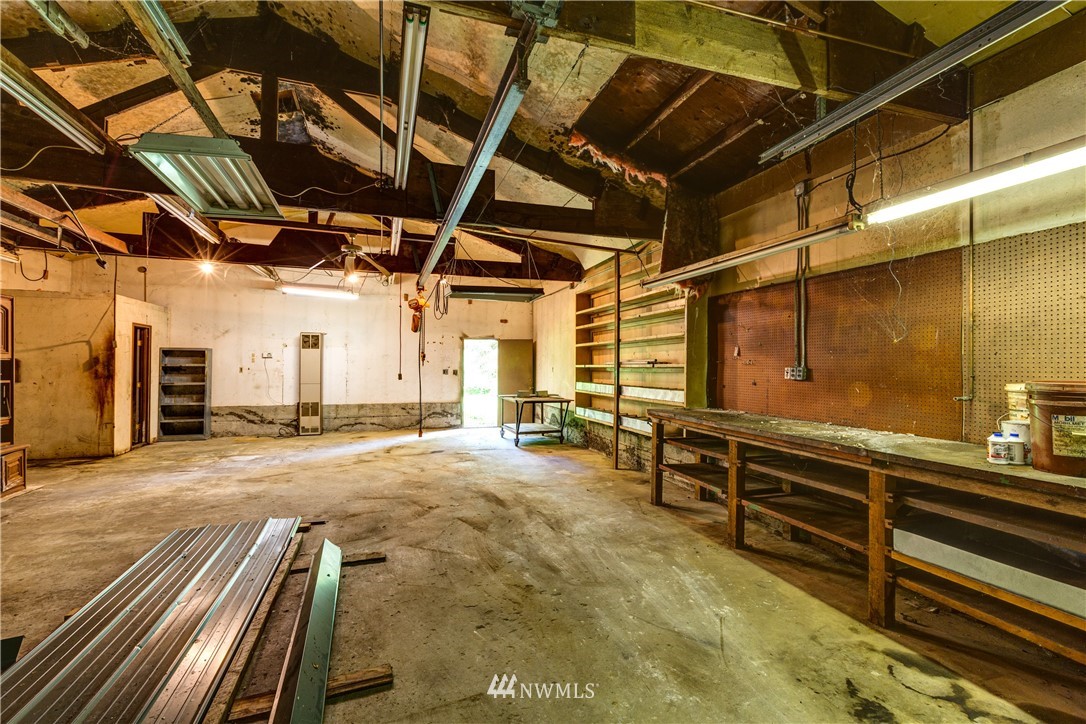 1309 Old Samish Road Bellingham, WA 98229 - Photo 36 of 40 a view of an empty room with a window