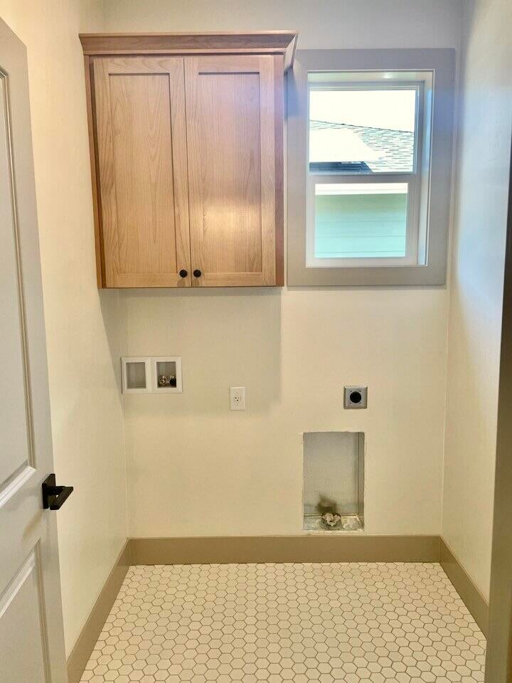 371 Randy Street Ashland, OR 97520 - Photo 24 of 35 Laundry Room