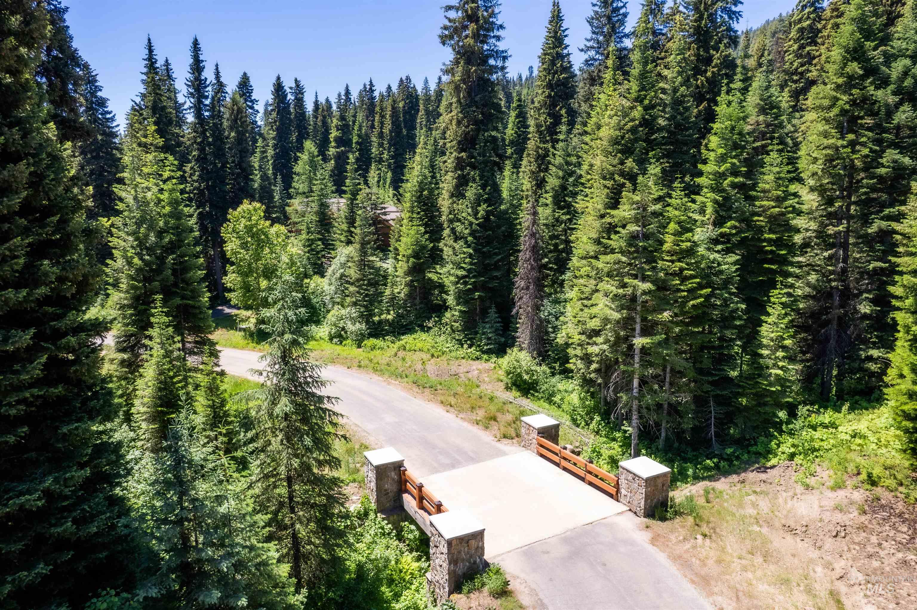 151 Pinnacle Court Cascade, ID 83611 - Photo 4 of 23 Looking southeast on Pinnacle court.
