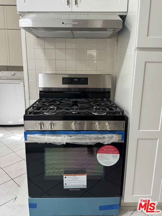 211 South Arnaz Drive Beverly Hills, CA 90211 - Photo 11 of 27