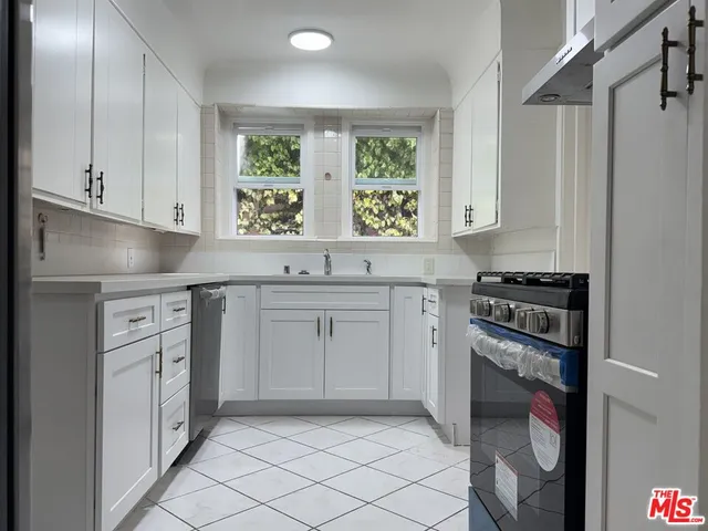 $5,500 | 211 South Arnaz Drive, Beverly Hills, CA 90211