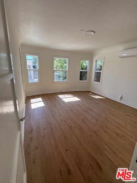 211 South Arnaz Drive Beverly Hills, CA 90211 - Photo 17 of 27