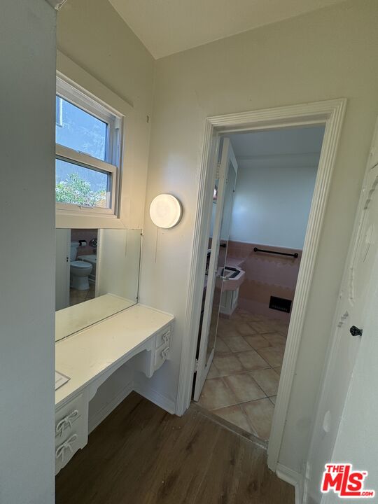 211 South Arnaz Drive Beverly Hills, CA 90211 - Photo 19 of 27