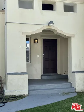 $5,500 | 211 South Arnaz Drive, Beverly Hills, CA 90211