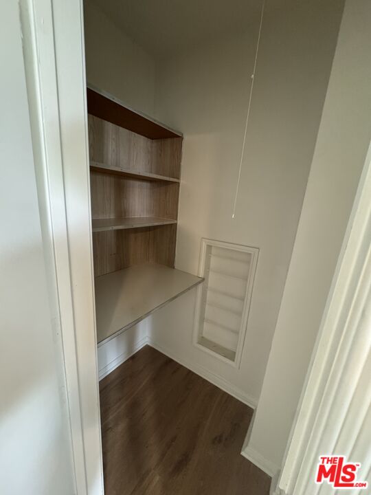 211 South Arnaz Drive Beverly Hills, CA 90211 - Photo 23 of 27