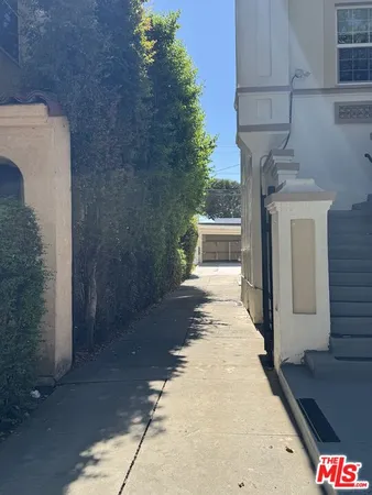$5,500 | 211 South Arnaz Drive, Beverly Hills, CA 90211