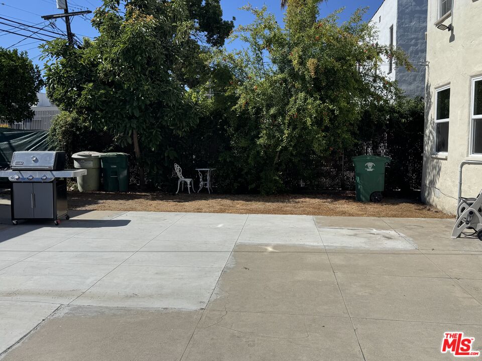 211 South Arnaz Drive Beverly Hills, CA 90211 - Photo 27 of 27