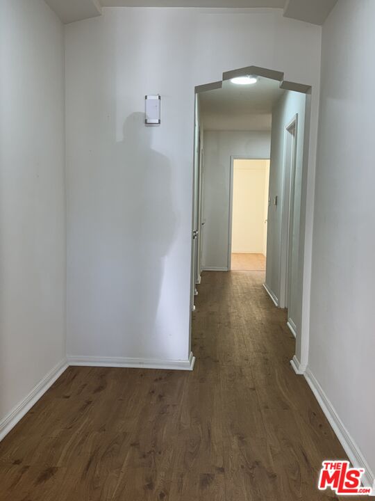 211 South Arnaz Drive Beverly Hills, CA 90211 - Photo 4 of 27