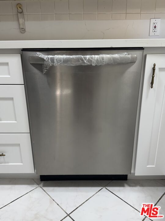 211 South Arnaz Drive Beverly Hills, CA 90211 - Photo 10 of 27