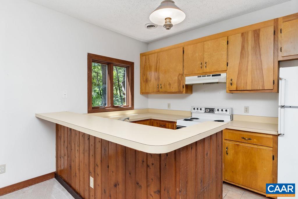 434 3 Ridges Roseland, VA 22967 - Photo 3 of 33 a kitchen with a sink a stove cabinets and a window