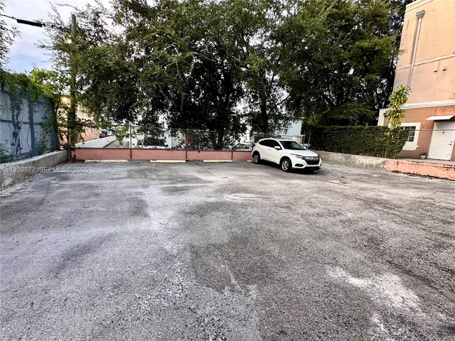 a car parked in front of white house