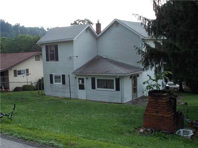 39 Walnut Dunbar, PA 15431 - Photo 2 of 16 Exterior Back.