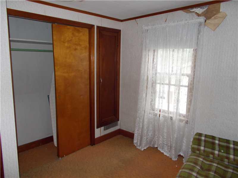 39 Walnut Dunbar, PA 15431 - Photo 12 of 16 Living Room.