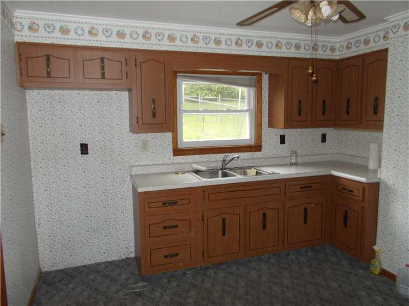 39 Walnut Dunbar, PA 15431 - Photo 5 of 16 Kitchen.