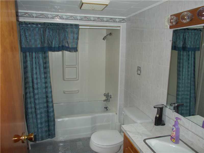 39 Walnut Dunbar, PA 15431 - Photo 6 of 16 Master Bath/Spa.