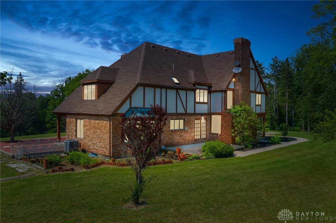 2076 Stevenson Road Xenia, OH 45385 - Photo 7 of 56