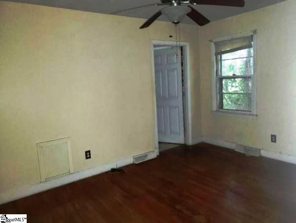 225 Sample Road Greenwood, SC 29649 - Photo 7 of 9 Gallery Image 7