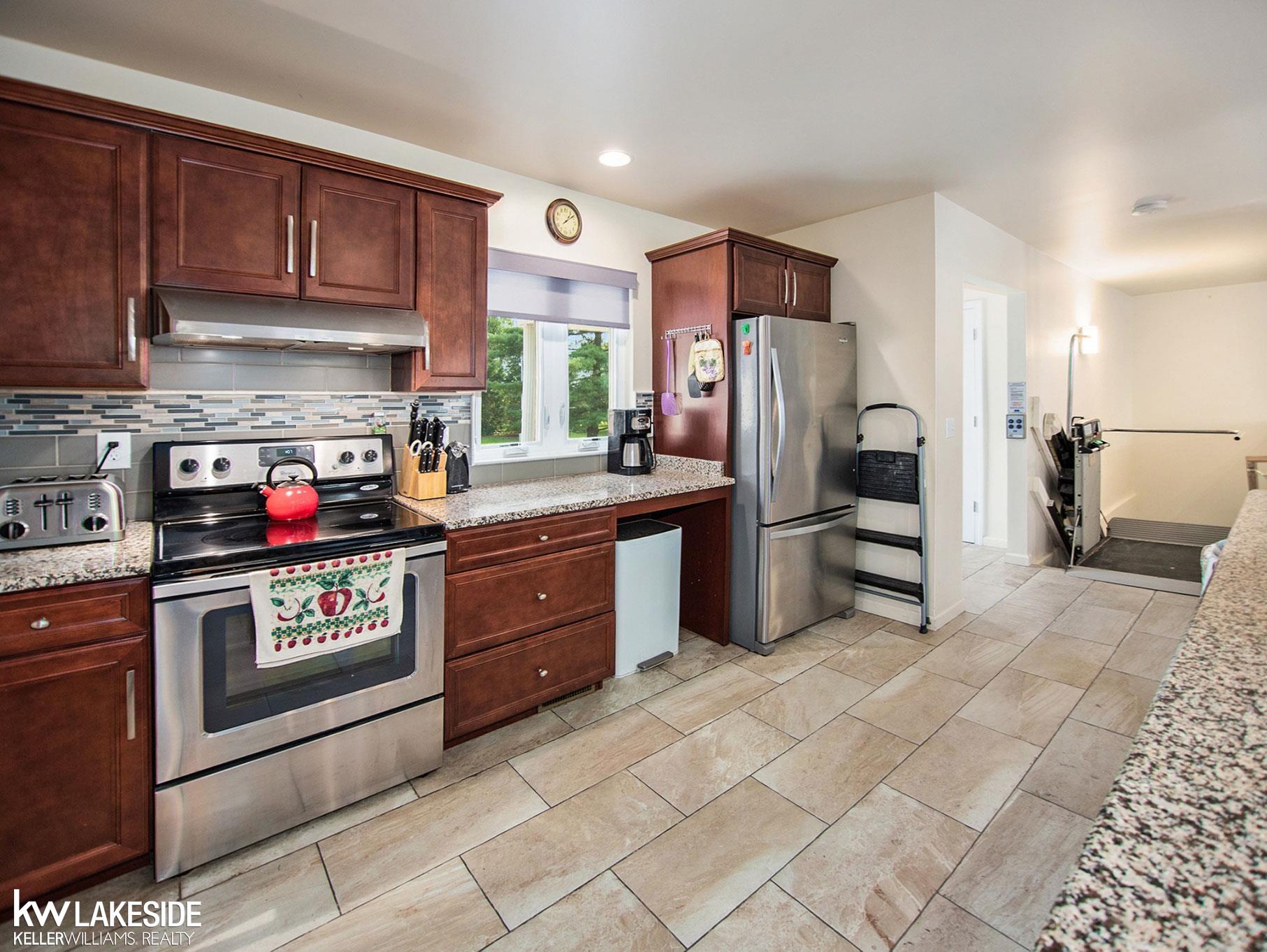 64280 Miller Road Washington, MI 48095 - Photo 9 of 30 50090498-12.JPG