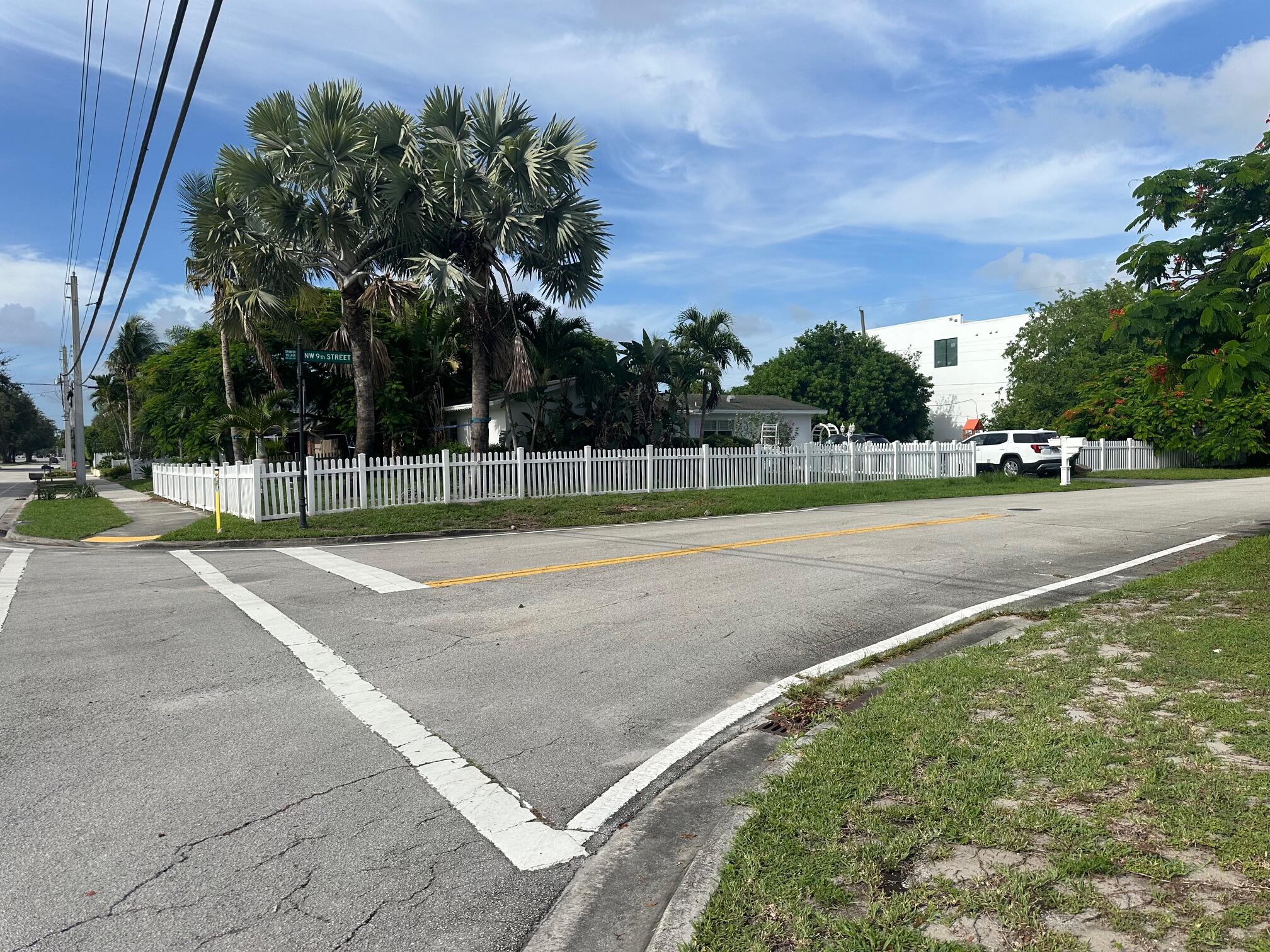 200 Northwest 9th Street Boca Raton, FL 33432 - Photo 3 of 6 IMG_4319