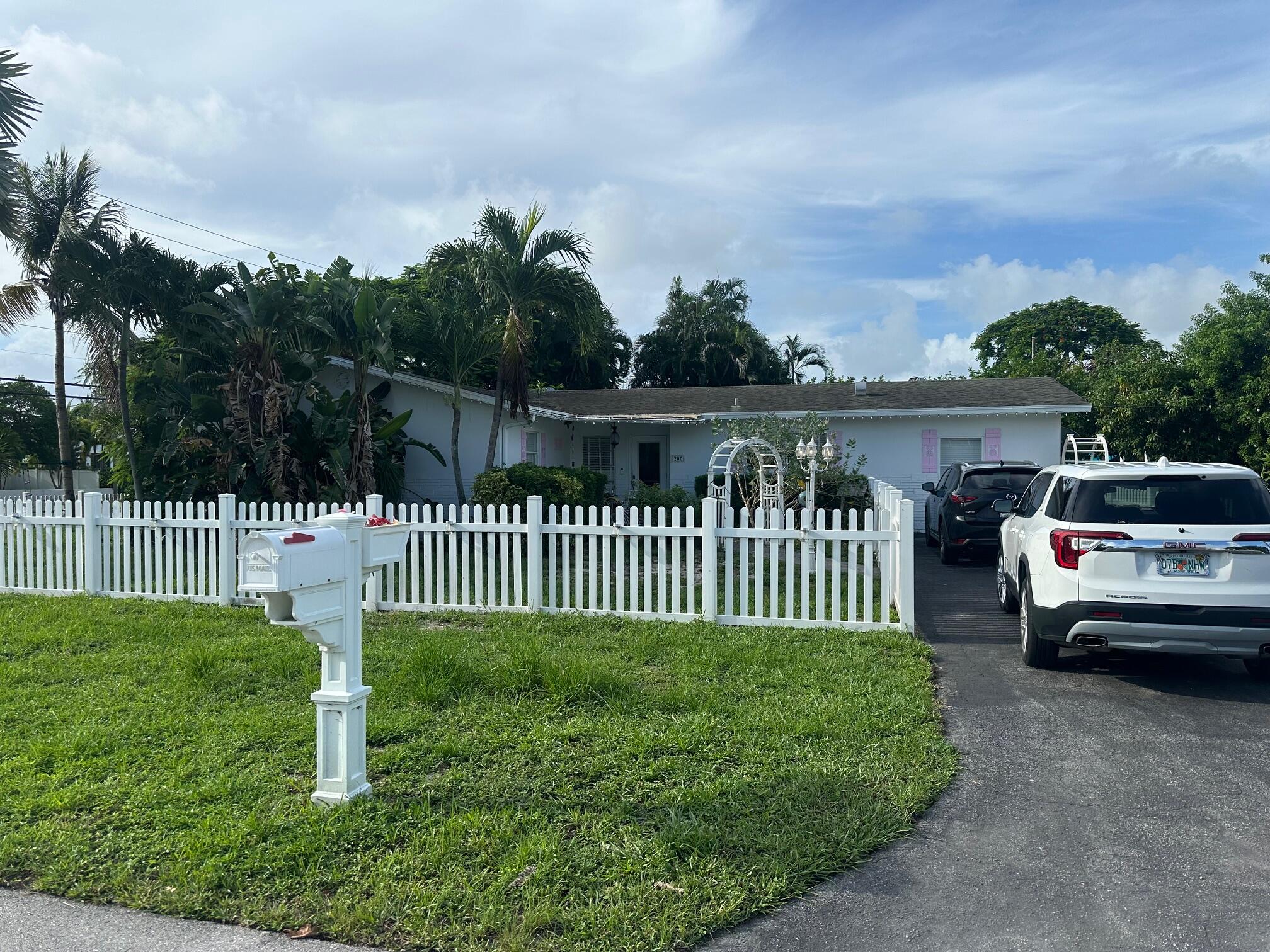 200 Northwest 9th Street Boca Raton, FL 33432 - Photo 5 of 6 IMG_4313