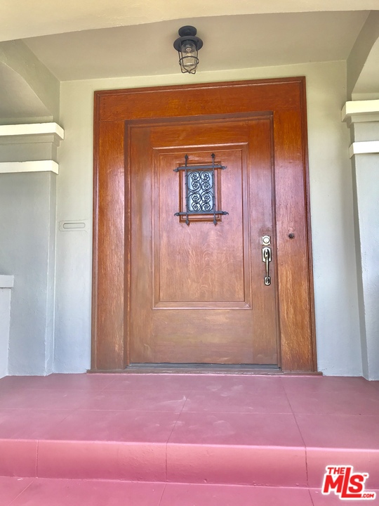 2000 Wellington Road Los Angeles, CA 90016 - Photo 4 of 30 Gallery Image 4