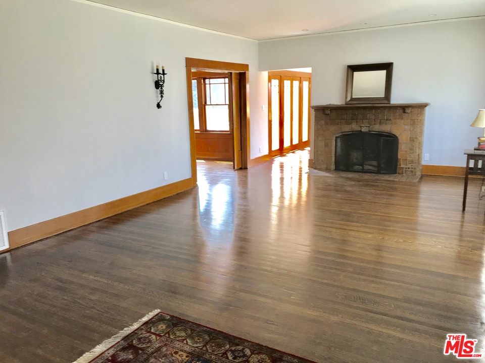 2000 Wellington Road Los Angeles, CA 90016 - Photo 9 of 30 Gallery Image 9