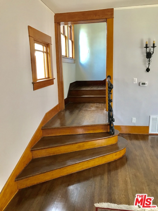 2000 Wellington Road Los Angeles, CA 90016 - Photo 10 of 30 Gallery Image 10
