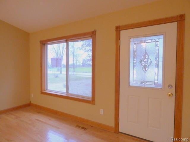 2220 Layton Road Fowlerville, MI 48836 - Photo 22 of 32 21 - 264-023171 NICE TRIM MOLDINGS.jpg