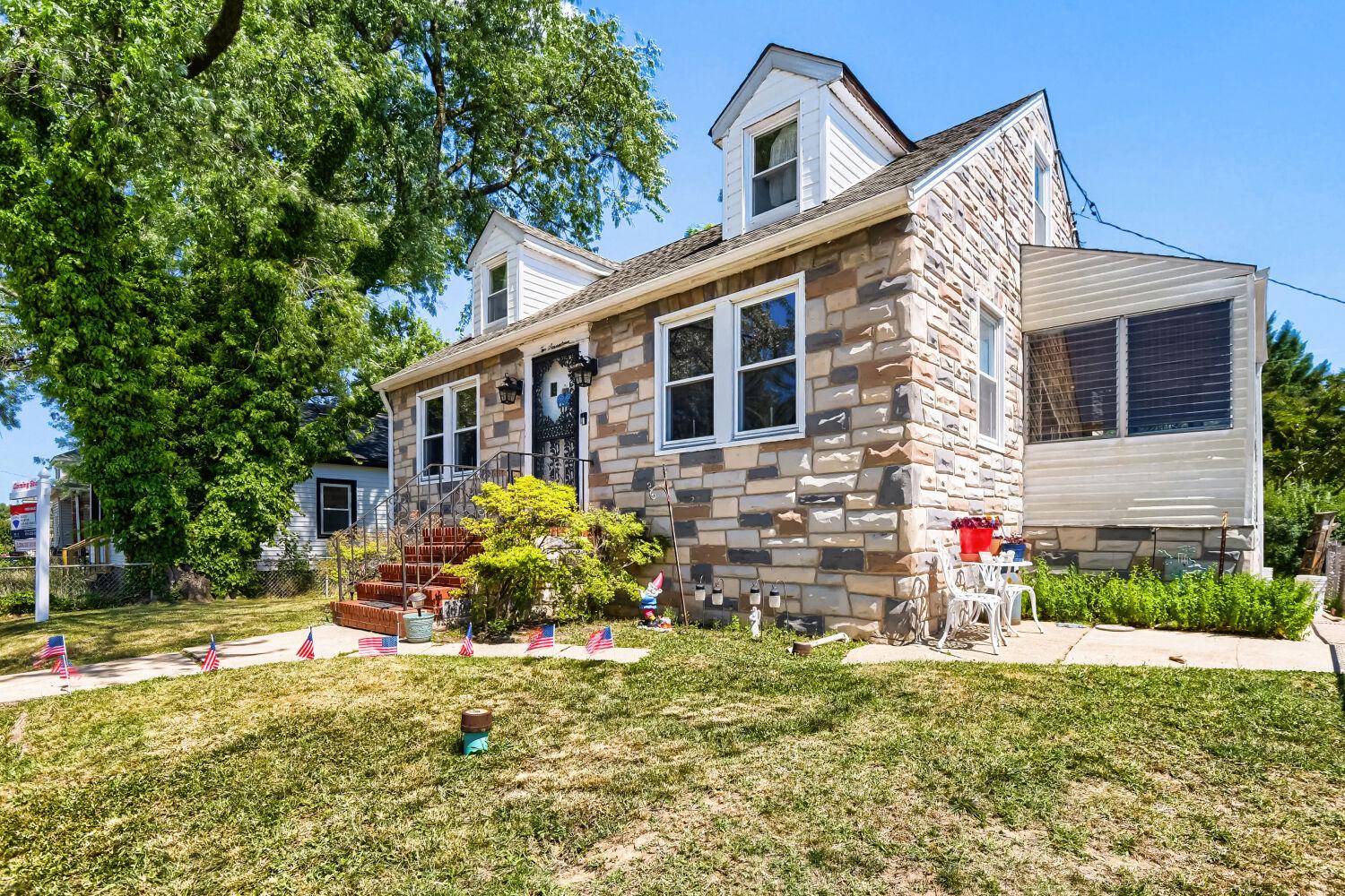 217 Doris Avenue Baltimore, MD 21225 - Photo 3 of 16 a front view of house with yard