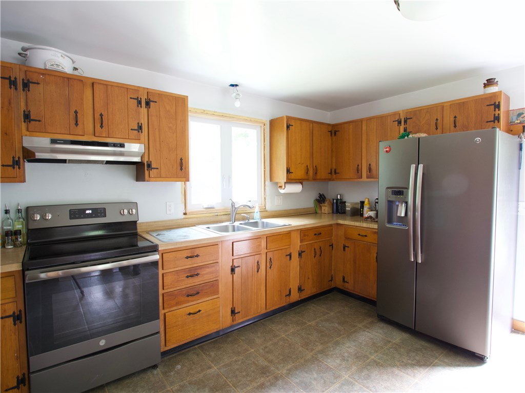 80 Canonchet Road Hopkinton, RI 02832 - Photo 3 of 15