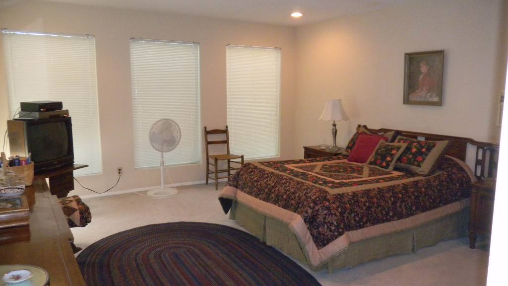 4336 East Hearn Road Phoenix, AZ 85032 - Photo 16 of 19 enormous bedroom