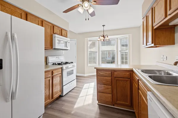 $2,650 | 3490 Willowview Court, Aurora, IL 60504