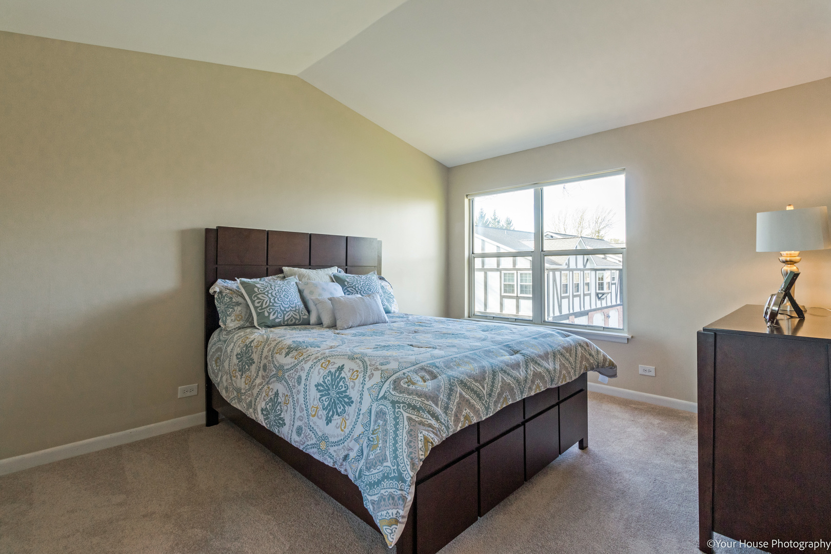 150 West Golf Road, Unit B Libertyville, IL 60048 - Photo 11 of 19 a spacious bedroom with a bed and window