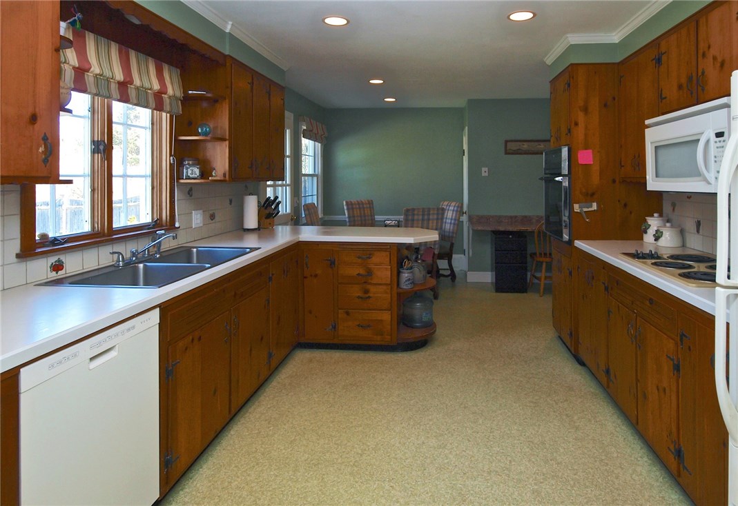 26 Hubbard Street Westerly, RI 02891 - Photo 11 of 36 Gallery Image 11