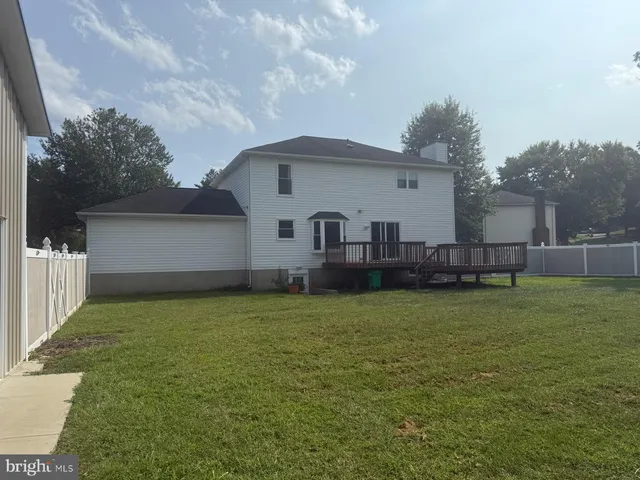 a view of room with hardwood floor and closet