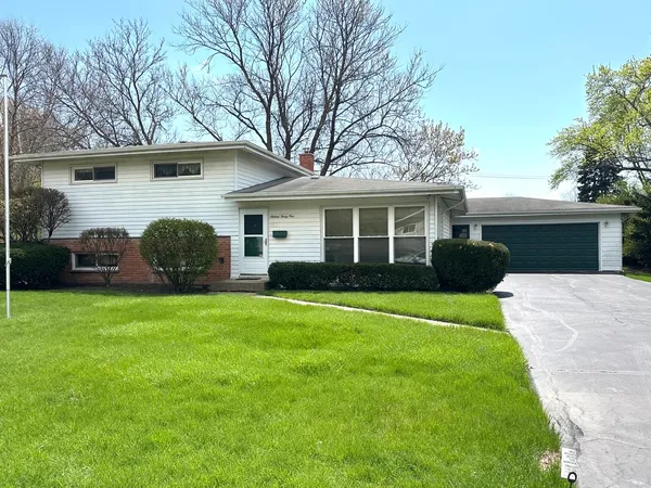 $525,000 | 1631 Garand Drive, Deerfield, IL 60015