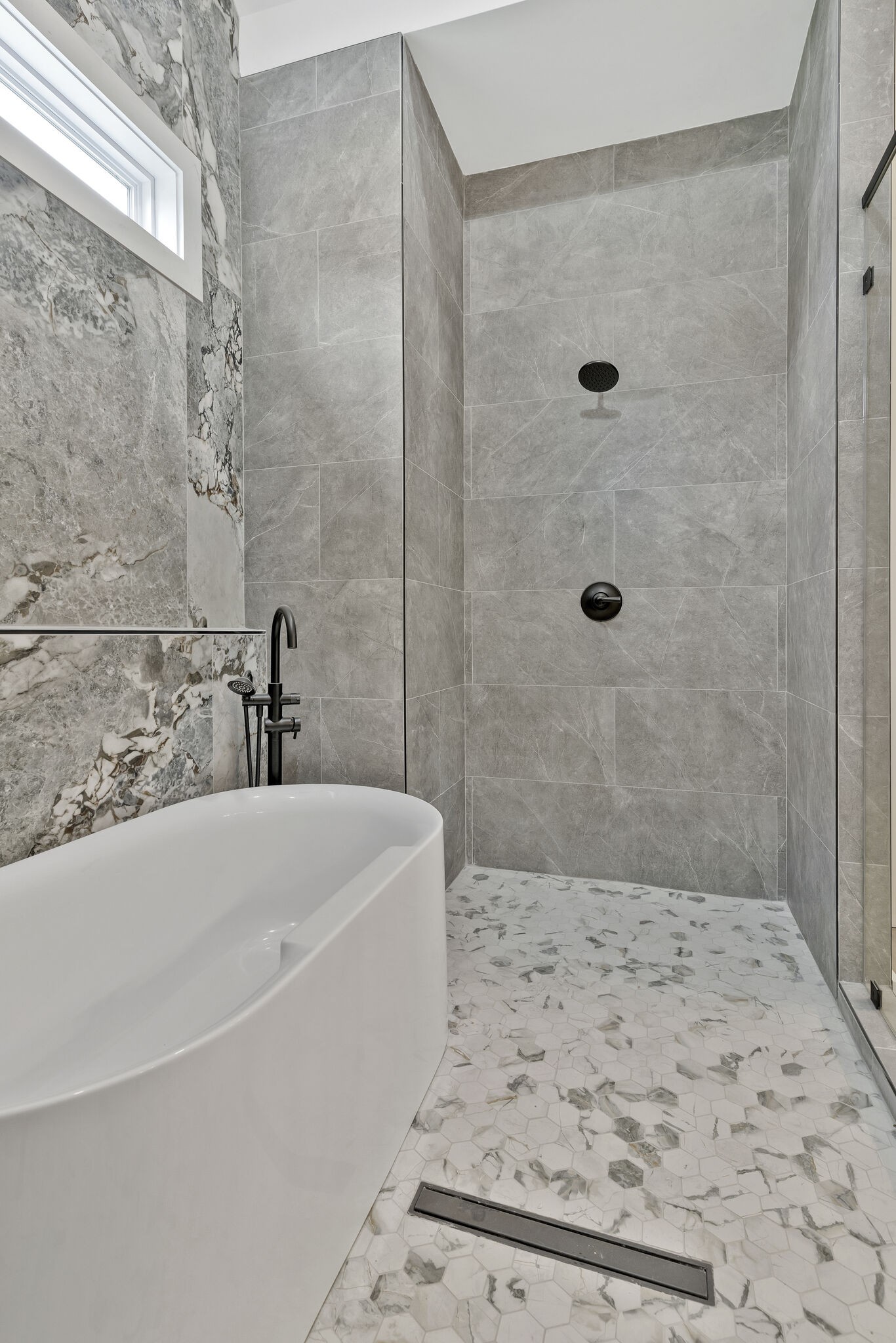 3435 Highway 25 Cottontown, TN 37048 - Photo 24 of 52 a bathroom with a bathtub and shower